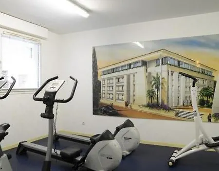 Apartment Centre *