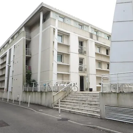 Apartment Centre *