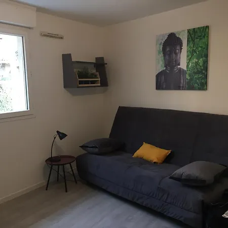 Apartment Centre *